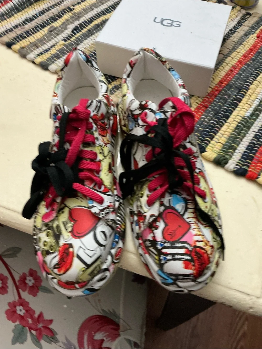 Women's colorful graphic sneakers with red and black laces size 43 EU